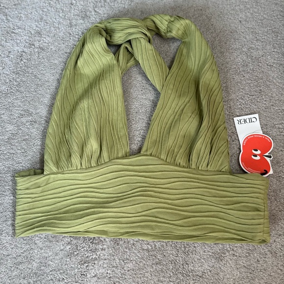 Cider Green Ruched Sleeveless Crop Top - Picture 3 of 3